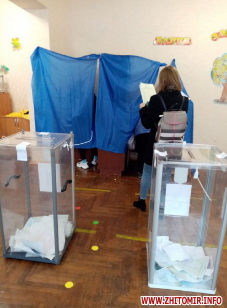 Голосування без кабінок у Житомирі