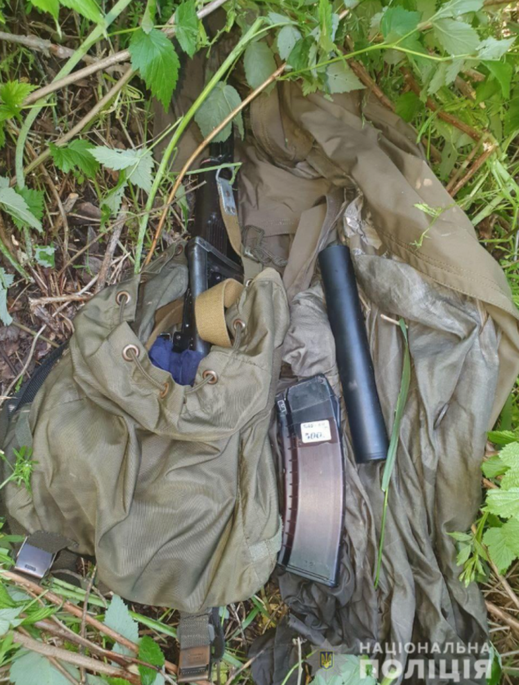 Оружие, изъятое при обыске у задержанного за стрельбу на Житомирщине